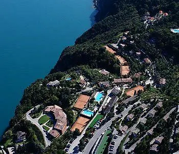 Village Bazzanega - Montagnoli Group Tremosine فندق